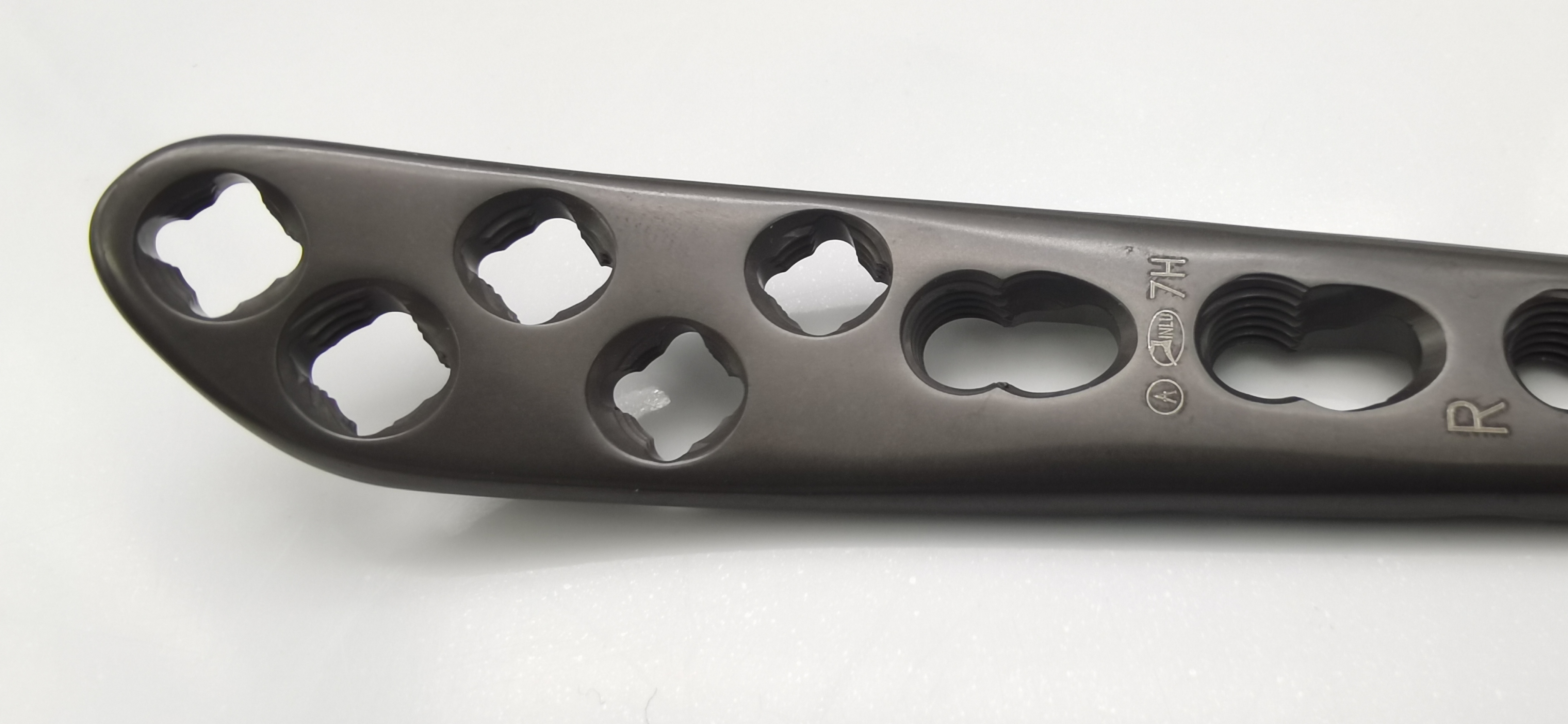 Interventional materials Orthopedic Implants Multi-axial Distal Humeral Medial Locking Plate for humerus of pure titanium