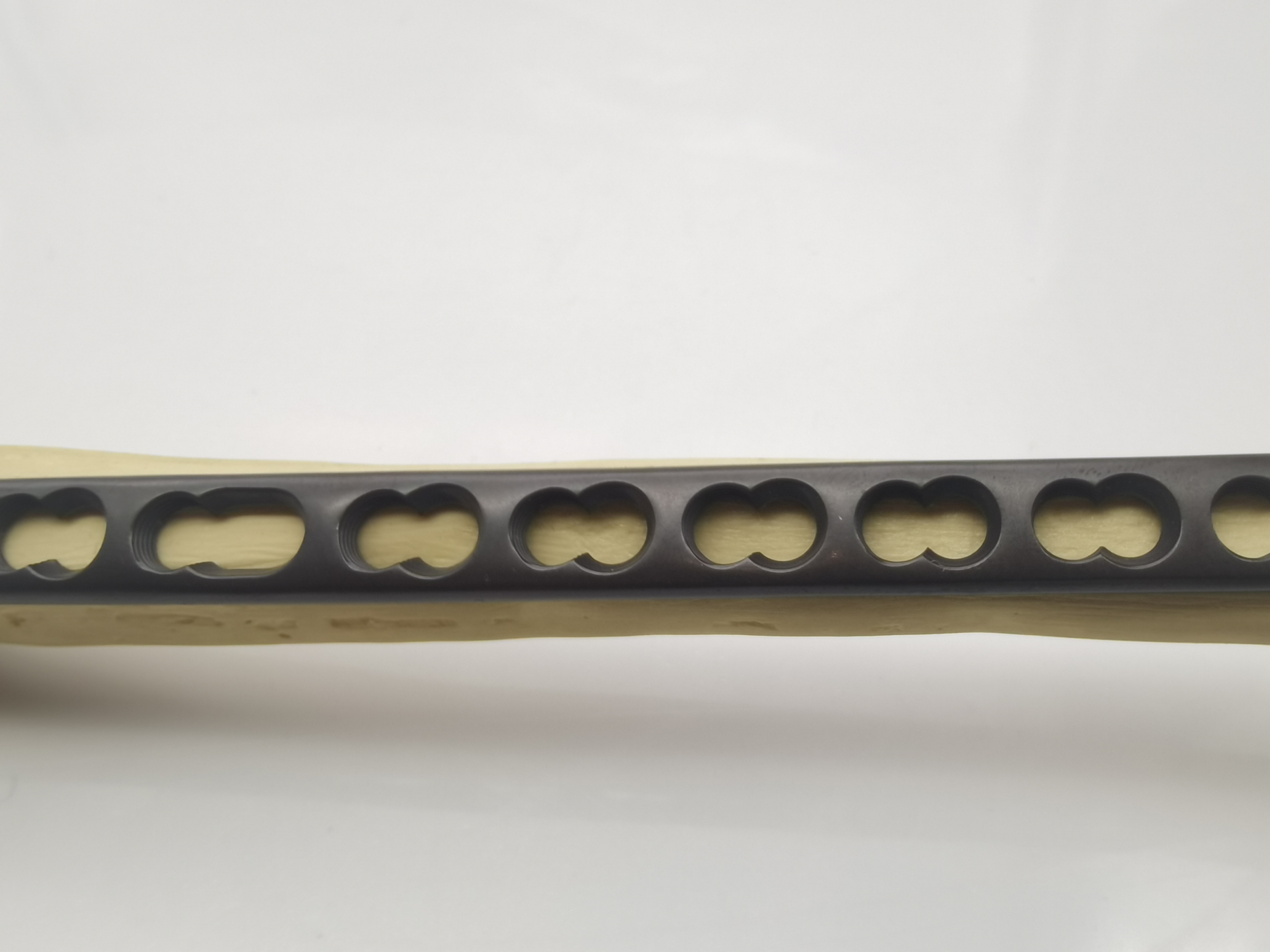 hot selling Orthopedic Implants Distal Fibular titanium locking plate using small head screw 